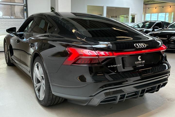 Sort Audi e-tron GT fra 2022