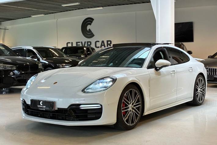 Hvid Porsche Panamera Turbo fra 2018