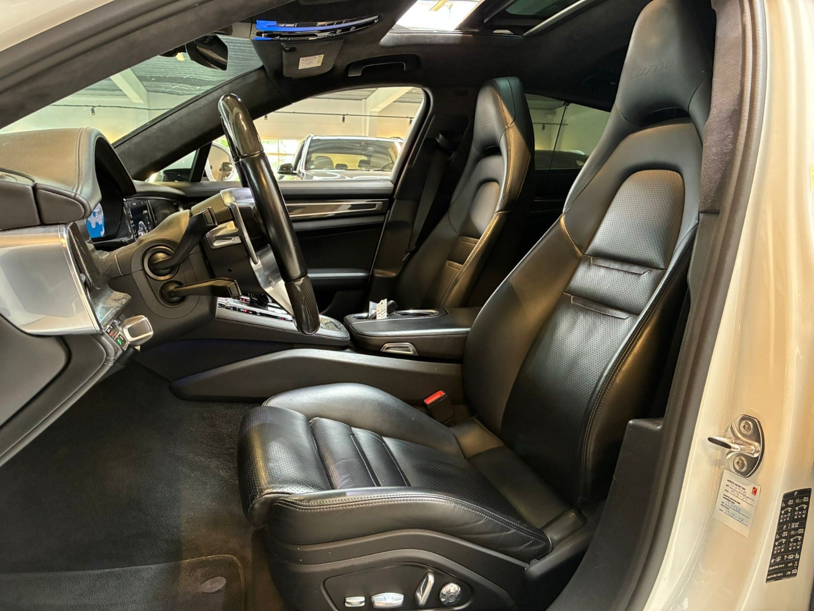 Hvid Porsche Panamera Turbo fra 2018
