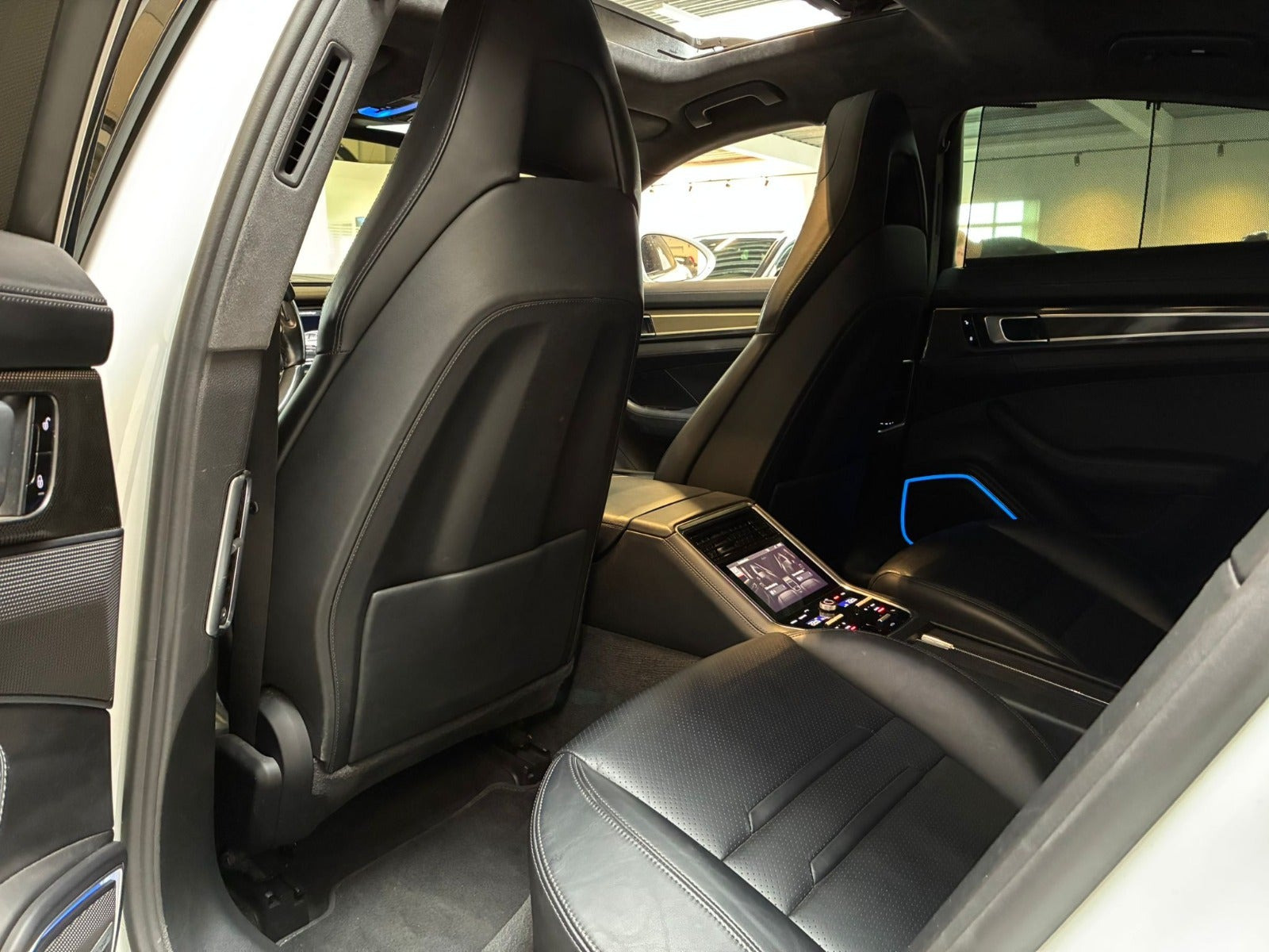Hvid Porsche Panamera Turbo fra 2018