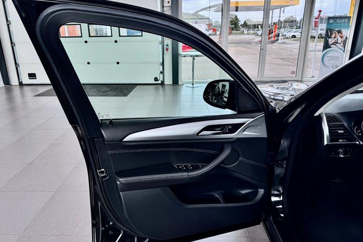 Sort BMW X3 fra 2018