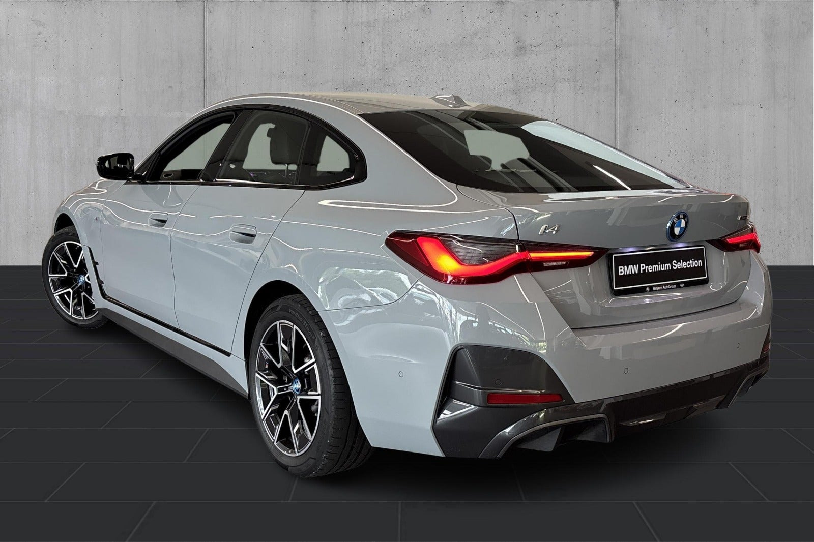 Grå BMW i4 fra 2024