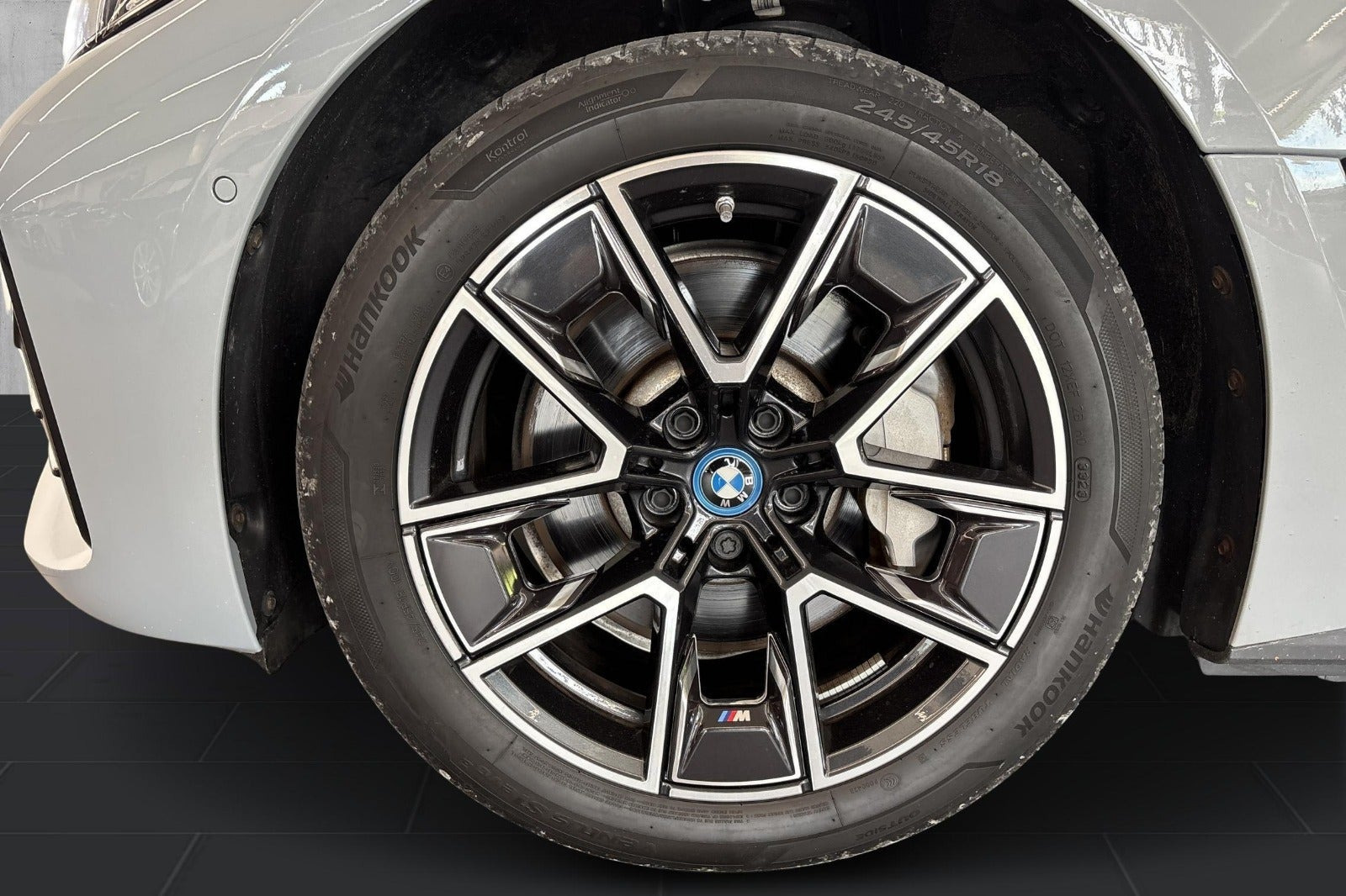 Grå BMW i4 fra 2024