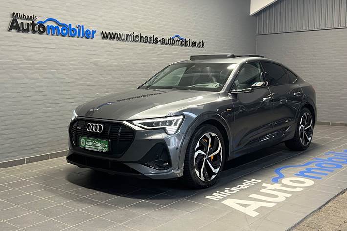 Grå Audi e-tron fra 2021 set udefra