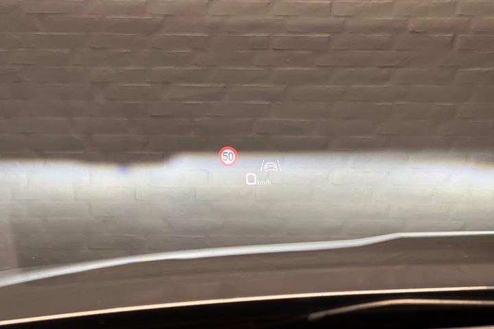 Grå Audi e-tron fra 2021