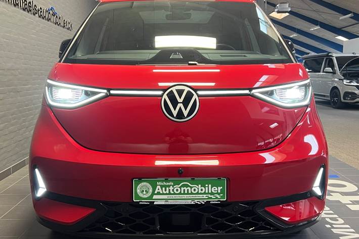 Rød VW ID.Buzz fra 2025