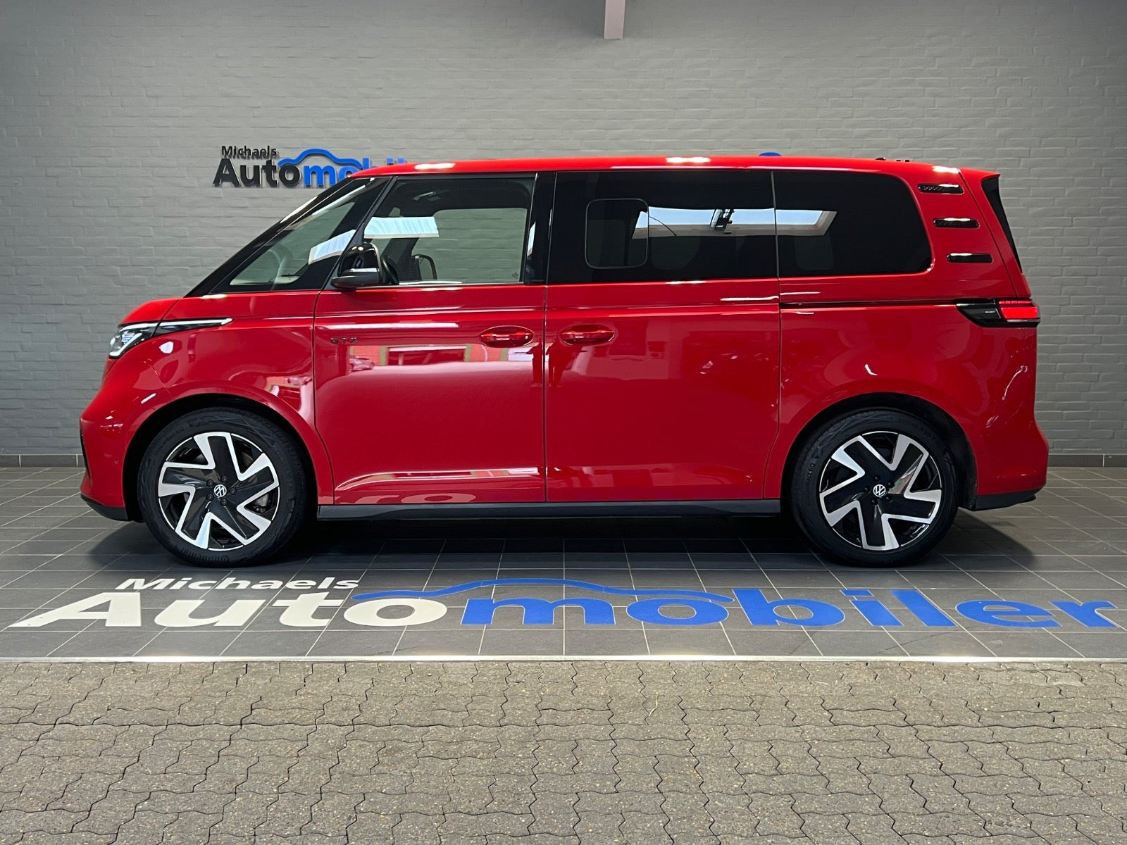 Rød VW ID.Buzz fra 2025