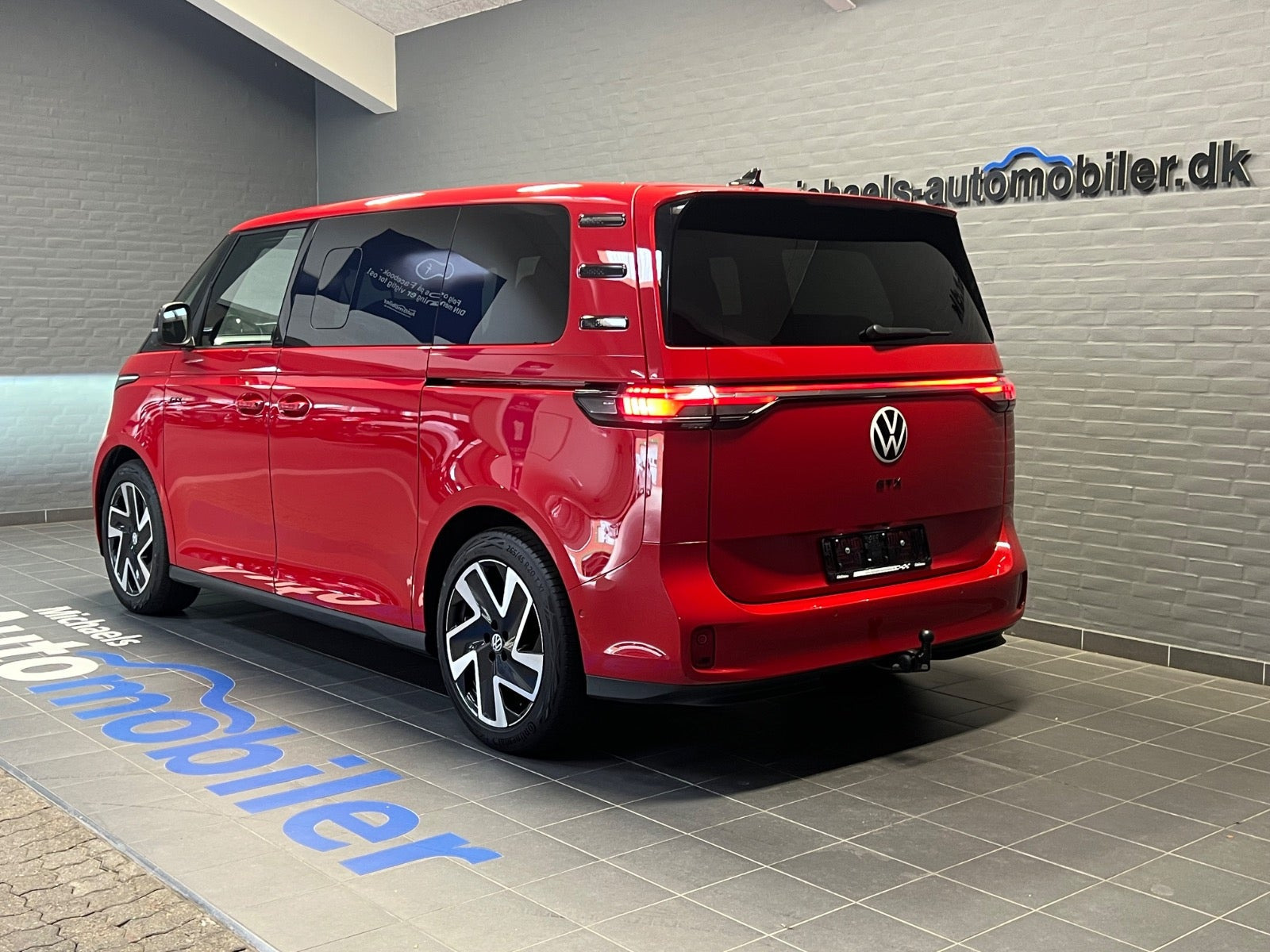 Rød VW ID.Buzz fra 2025
