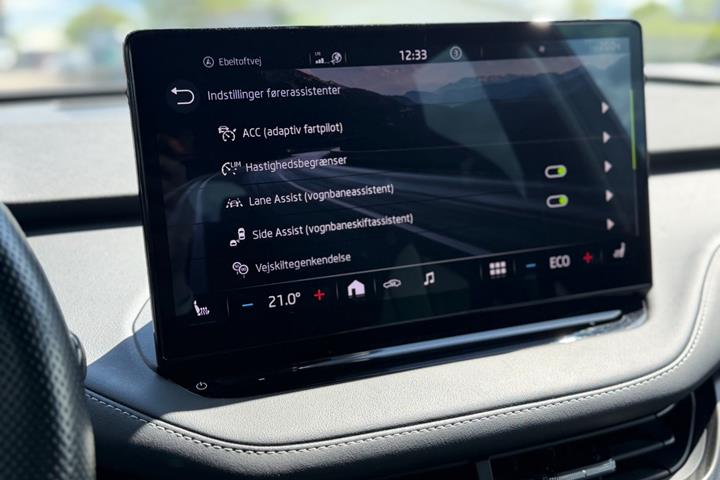 Hvid Skoda Enyaq fra 2023