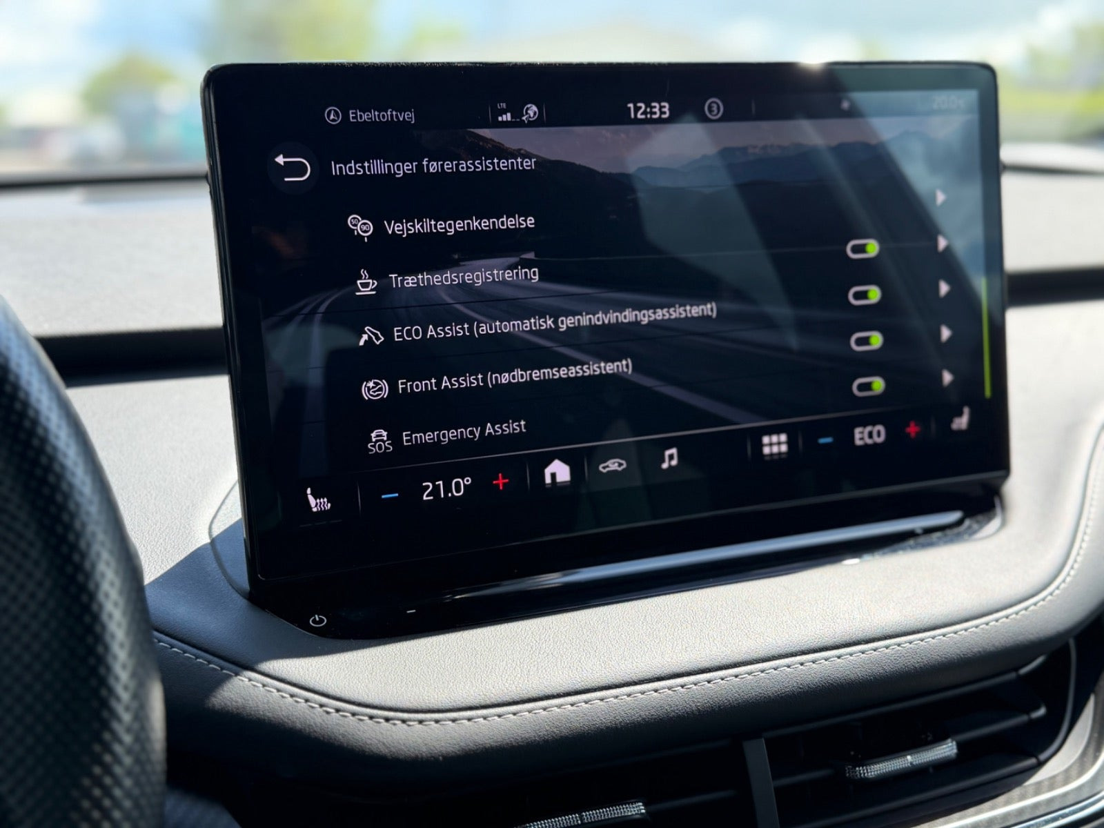 Hvid Skoda Enyaq fra 2023
