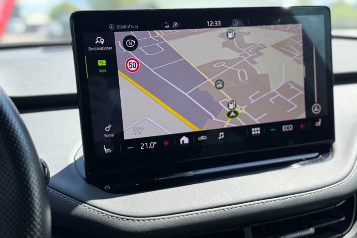 Hvid Skoda Enyaq fra 2023