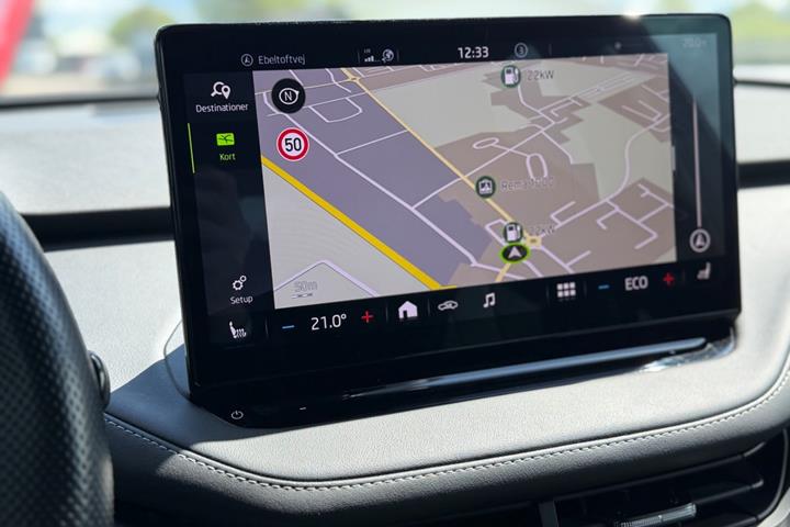 Hvid Skoda Enyaq fra 2023