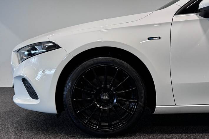 Hvid Mercedes A250 e fra 2020