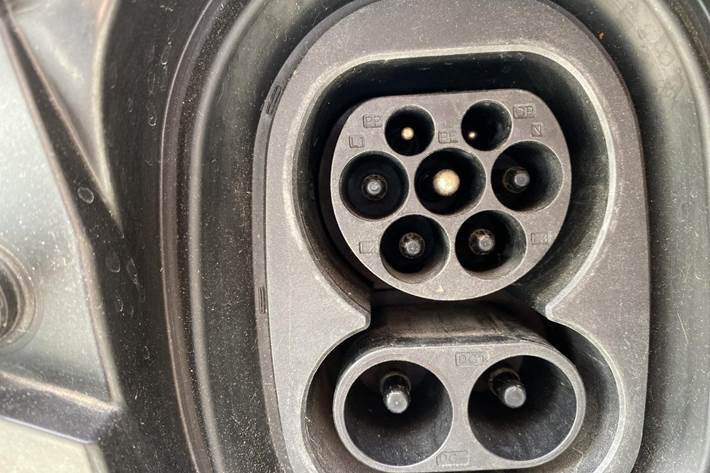 Grå Skoda Enyaq fra 2021