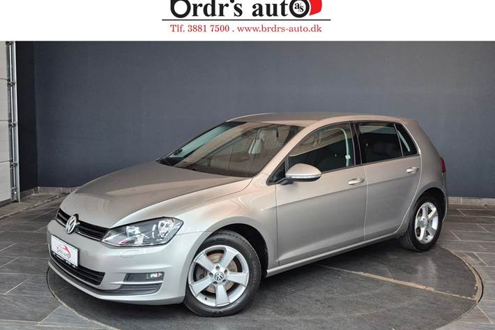 Hvid VW Golf VII fra 2015 set udefra