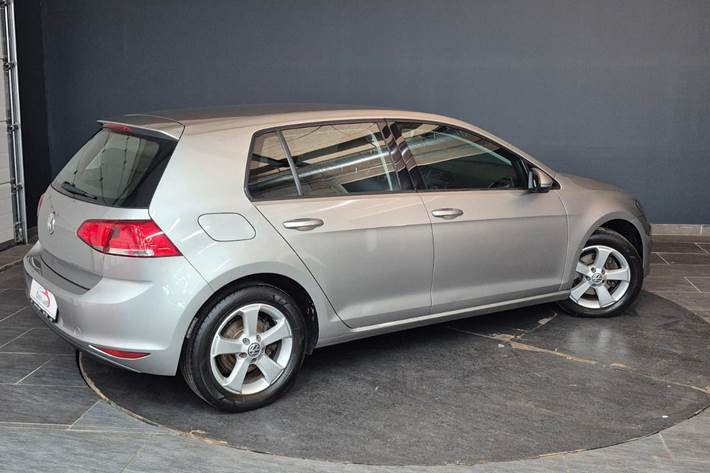 Hvid VW Golf VII fra 2015