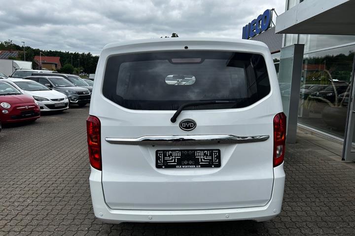 Hvid BYD eTP3 fra 2022 set udefra