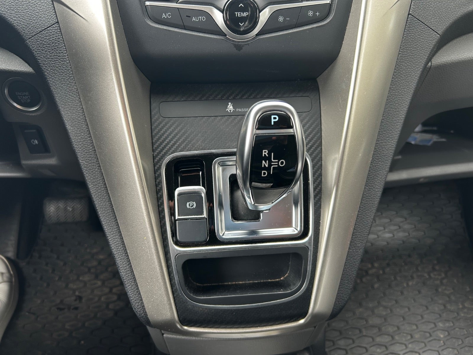 Hvid BYD eTP3 fra 2022 set indefra