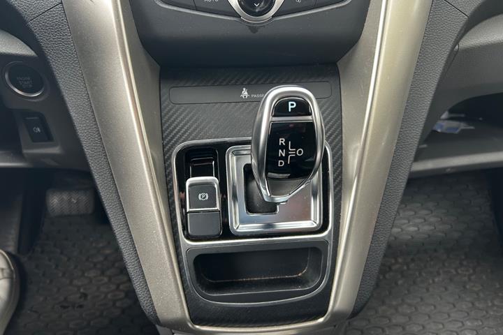 Hvid BYD eTP3 fra 2022 set indefra