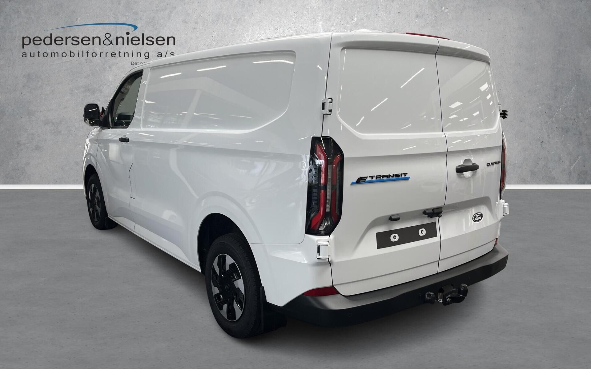 Hvid Ford E-Transit Custom fra 2026