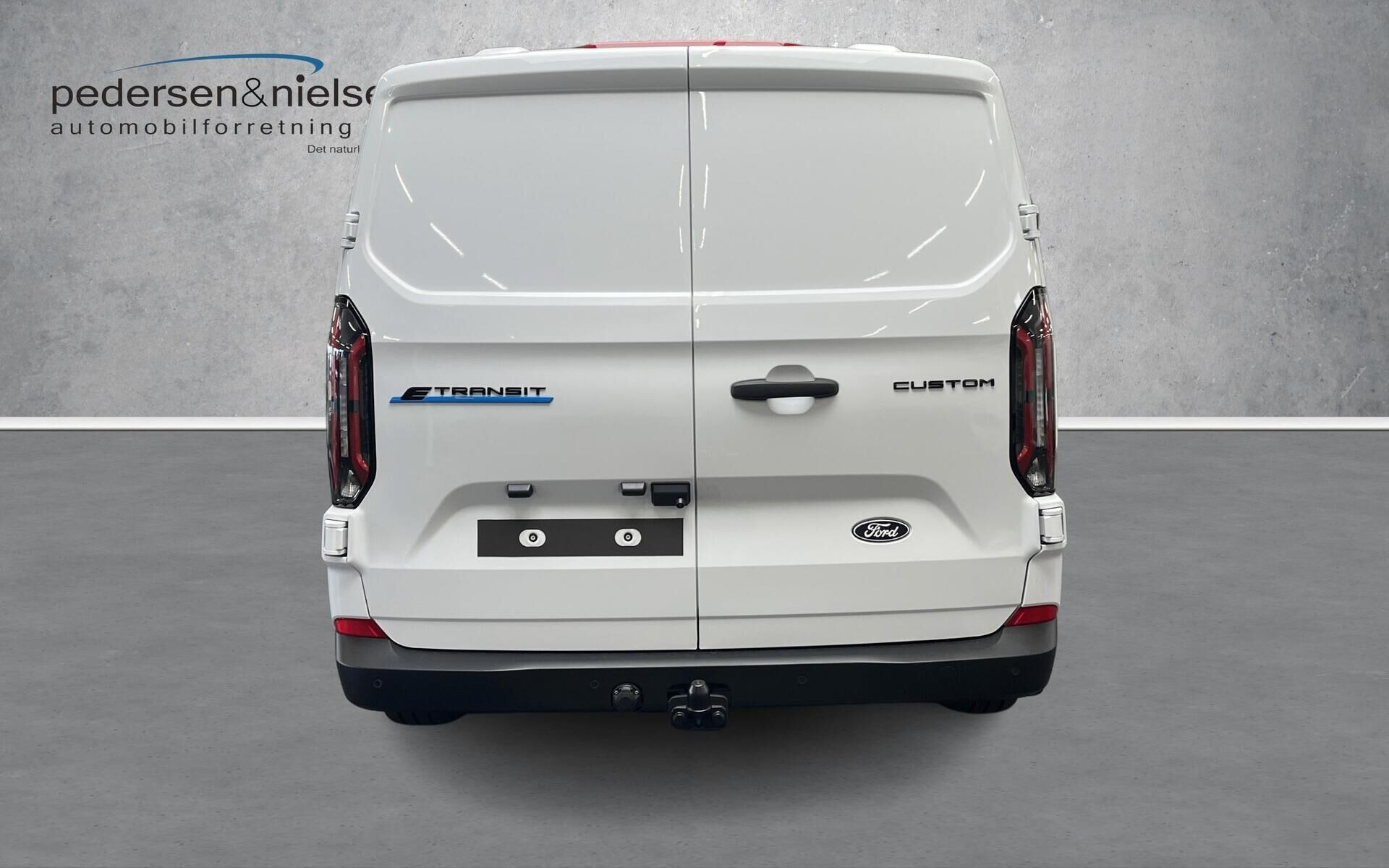 Hvid Ford E-Transit Custom fra 2026