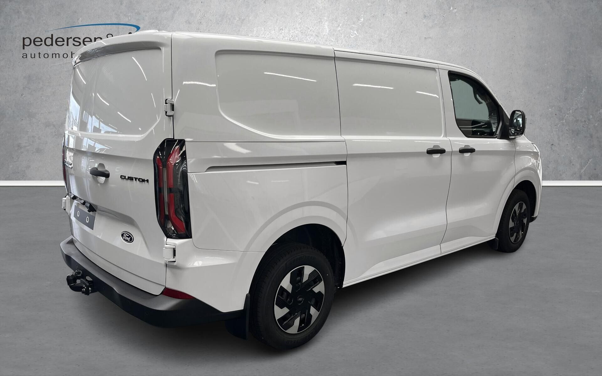 Hvid Ford E-Transit Custom fra 2026