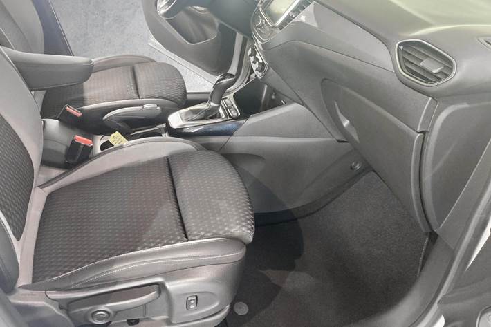Hvid Opel Crossland X fra 2020