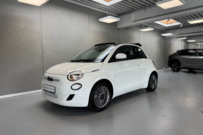 Hvid Fiat 500e fra 2023