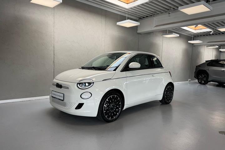 Hvid Fiat 500e fra 2023