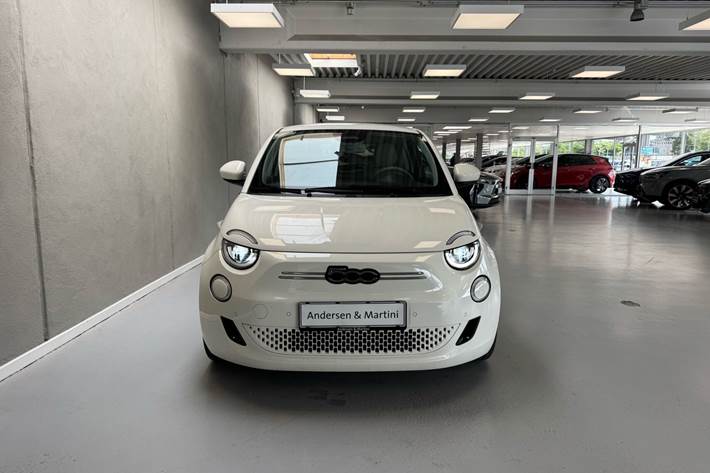 Hvid Fiat 500e fra 2023