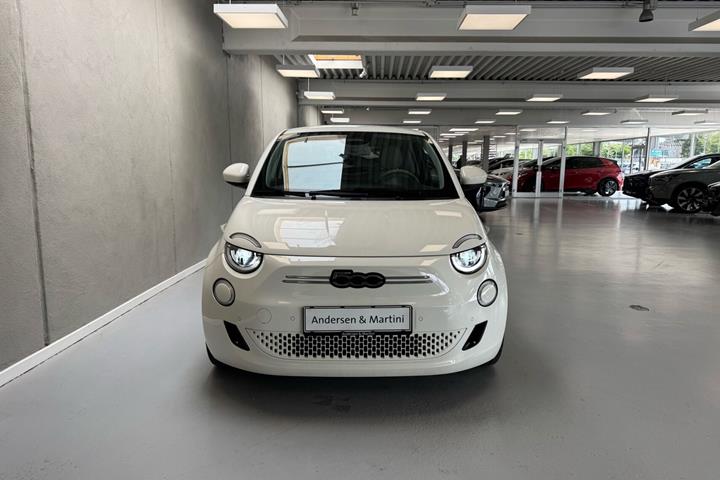 Hvid Fiat 500e fra 2023