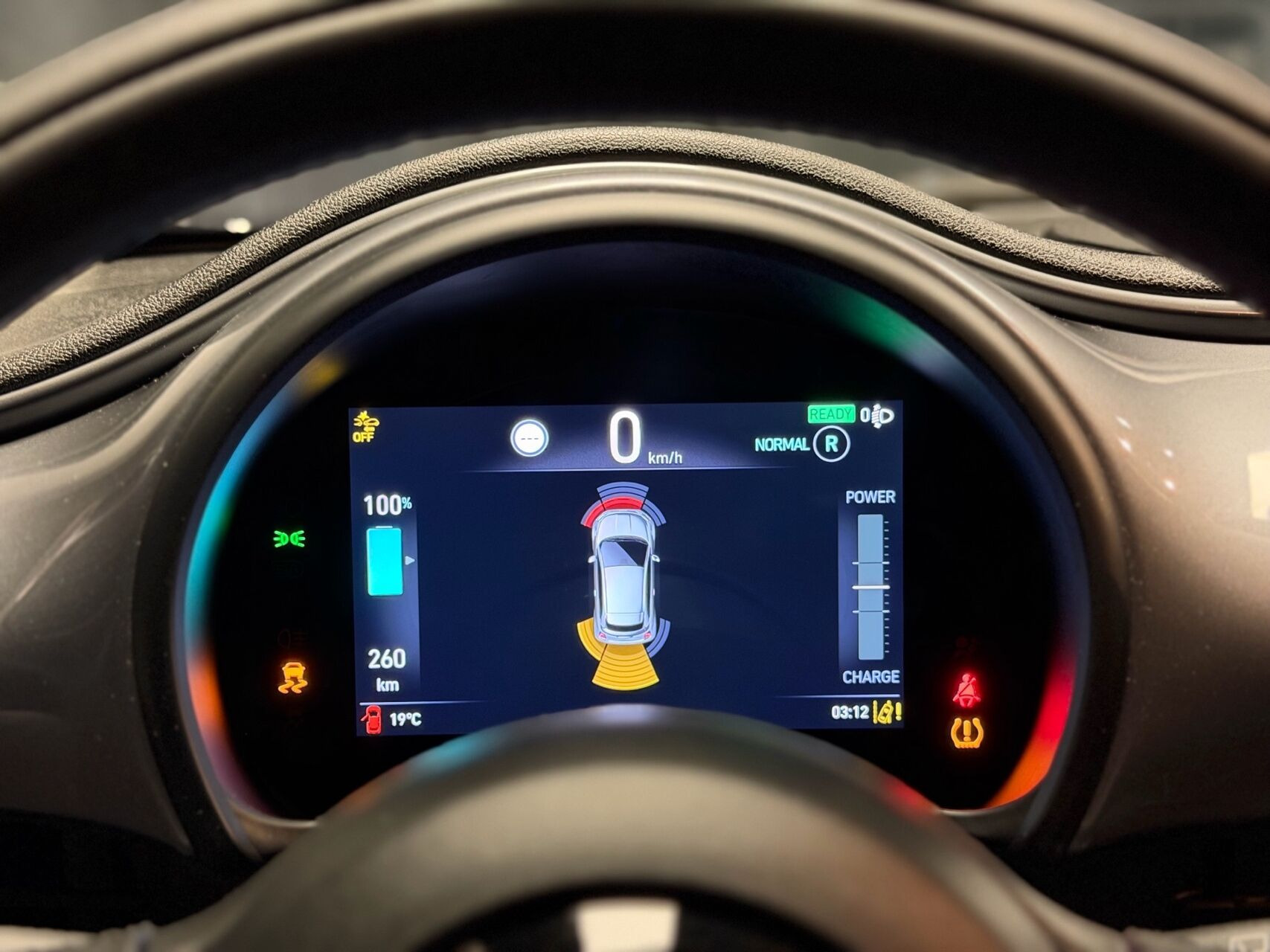Grå Fiat 500e fra 2023