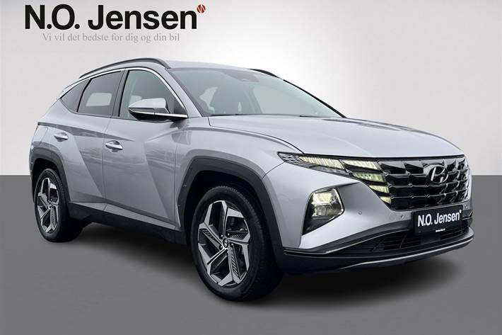 Sølv Hyundai Tucson fra 2021 set udefra