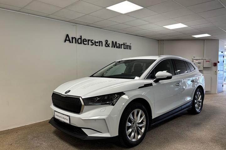 Hvid Skoda Enyaq fra 2023