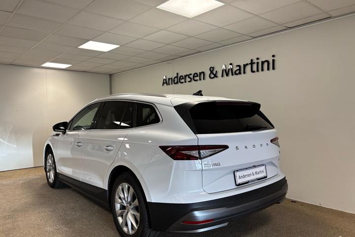 Hvid Skoda Enyaq fra 2023