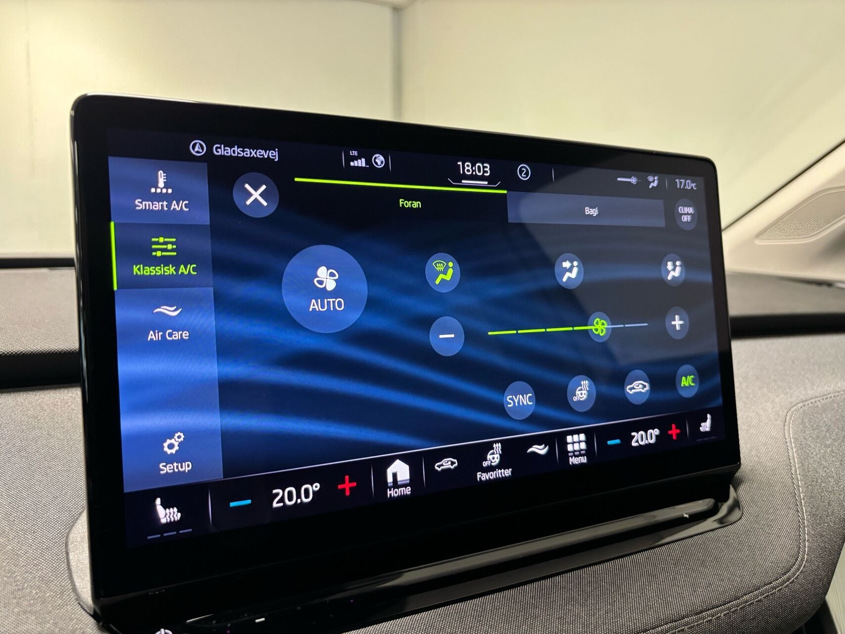 Hvid Skoda Enyaq fra 2023