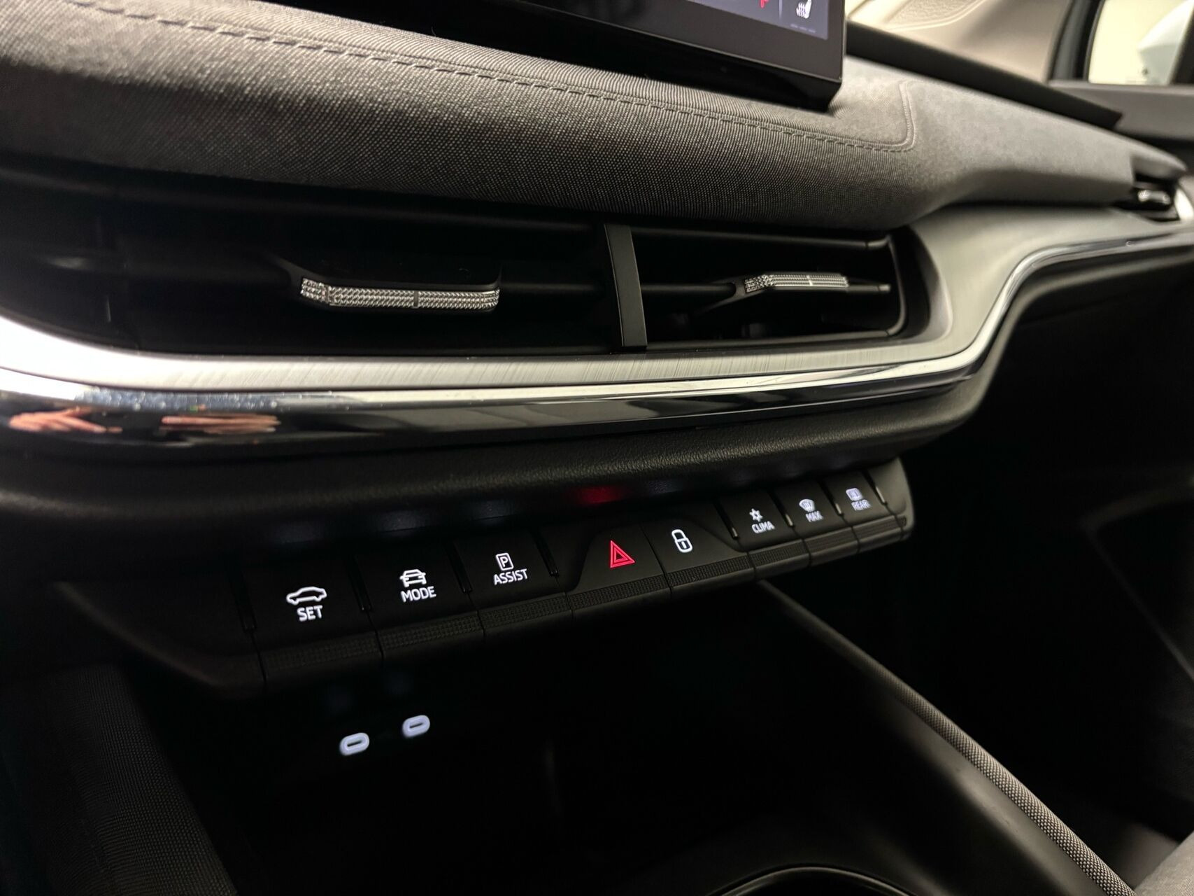 Hvid Skoda Enyaq fra 2023