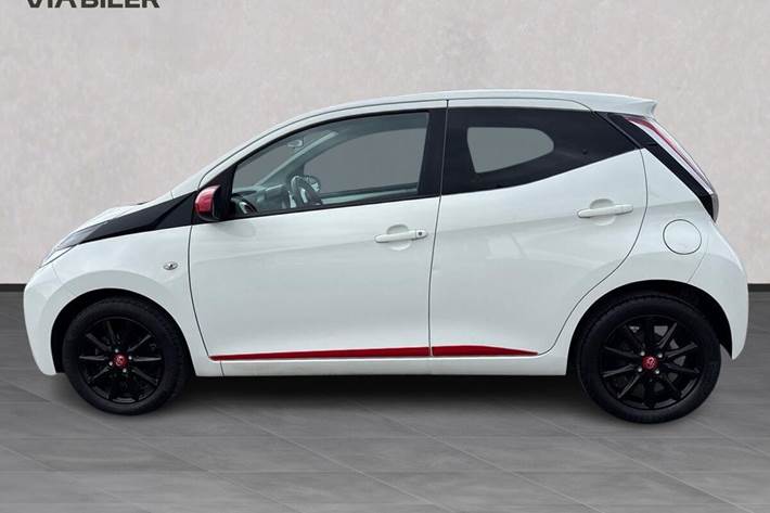 Hvid Toyota Aygo fra 2016