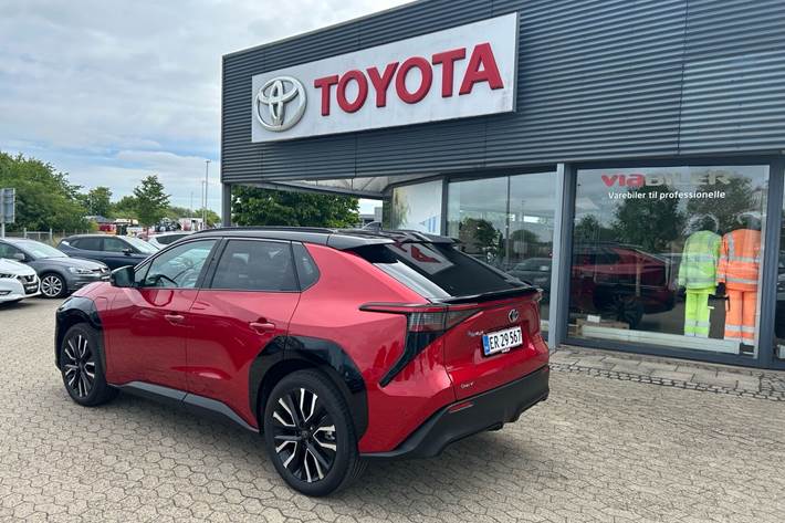 Rød Toyota BZ4X fra 2026