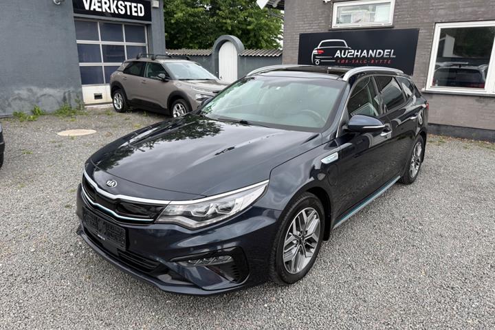Blå Kia Optima fra 2019 set udefra