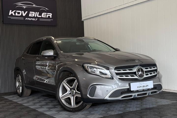 Grå Mercedes GLA220 d fra 2017 set udefra