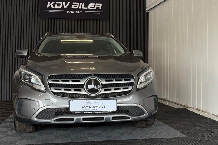 Grå Mercedes GLA220 d fra 2017