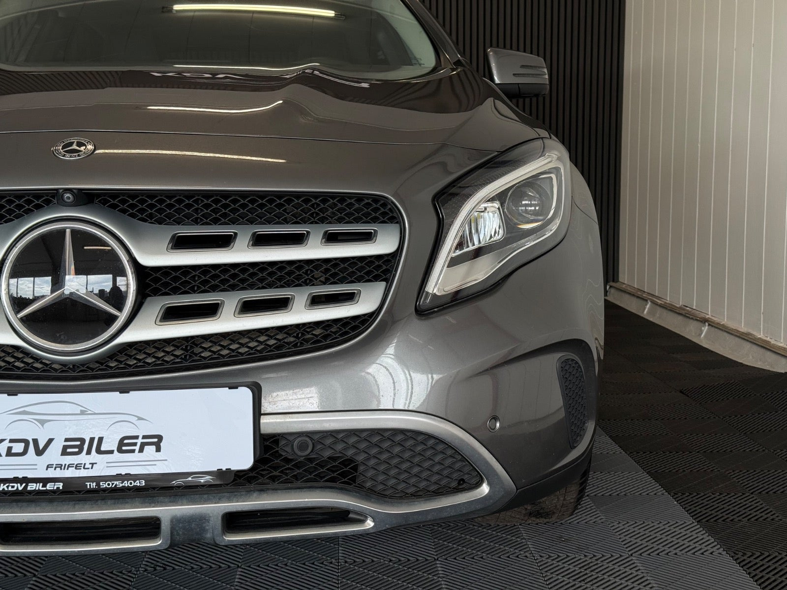 Grå Mercedes GLA220 d fra 2017