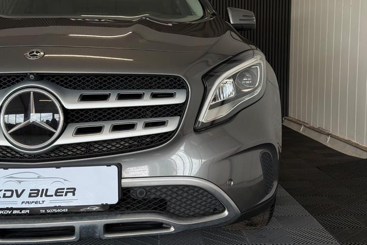 Grå Mercedes GLA220 d fra 2017