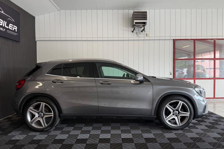 Grå Mercedes GLA220 d fra 2017