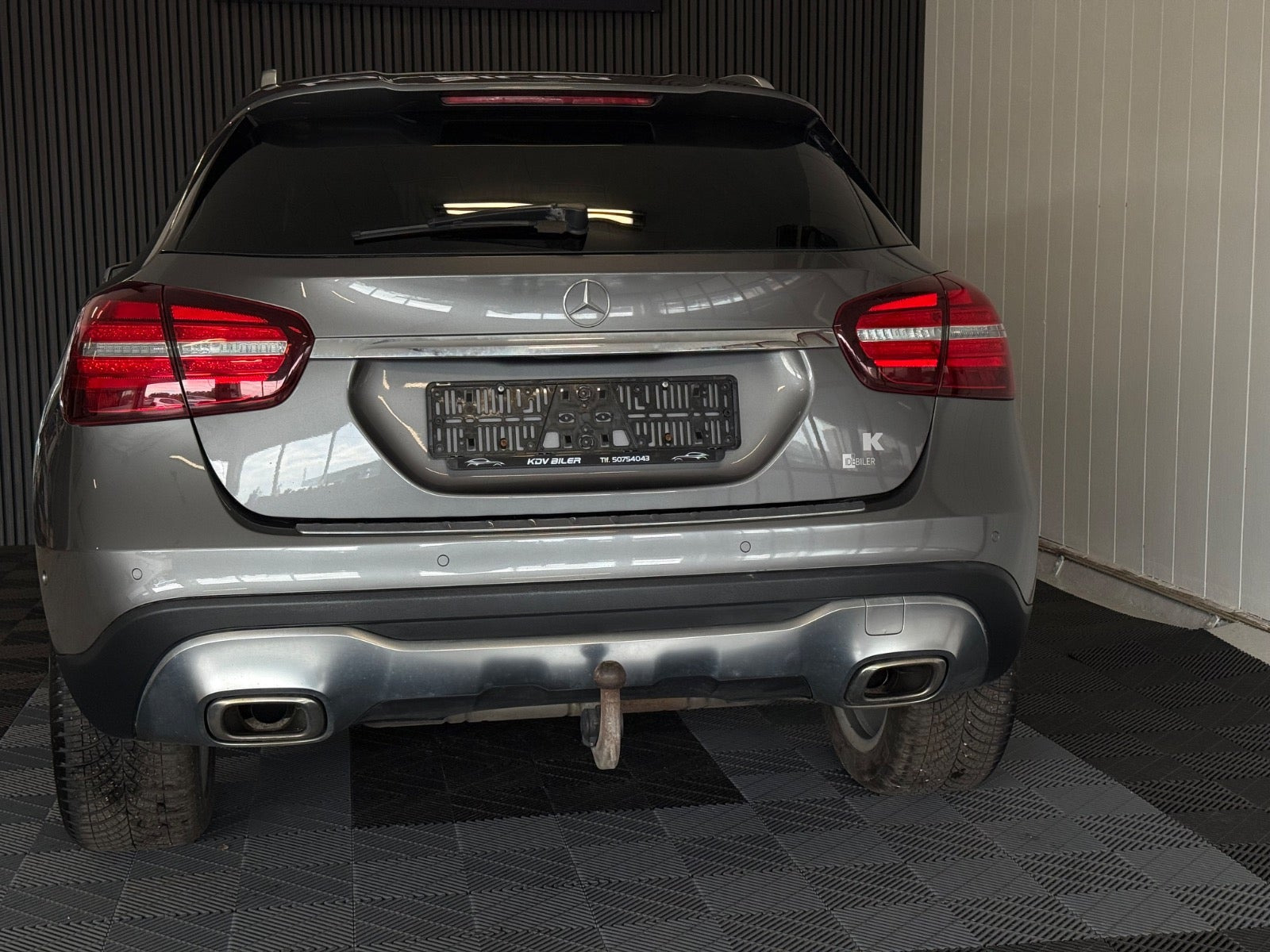 Grå Mercedes GLA220 d fra 2017