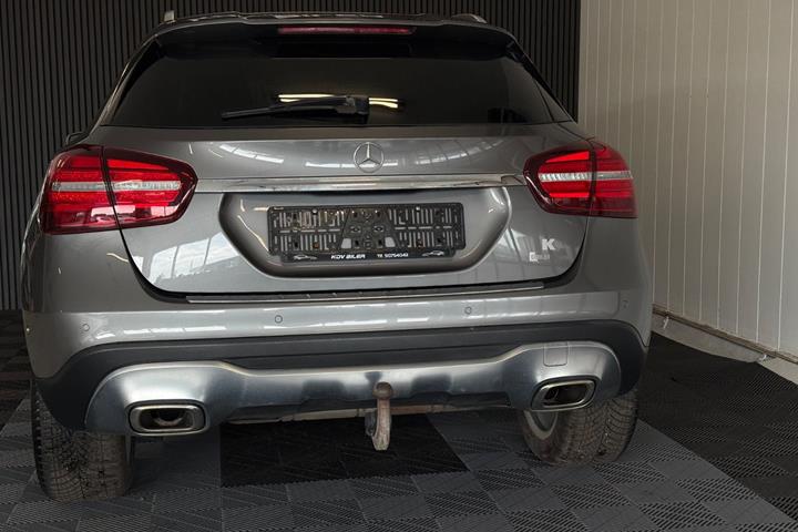 Grå Mercedes GLA220 d fra 2017