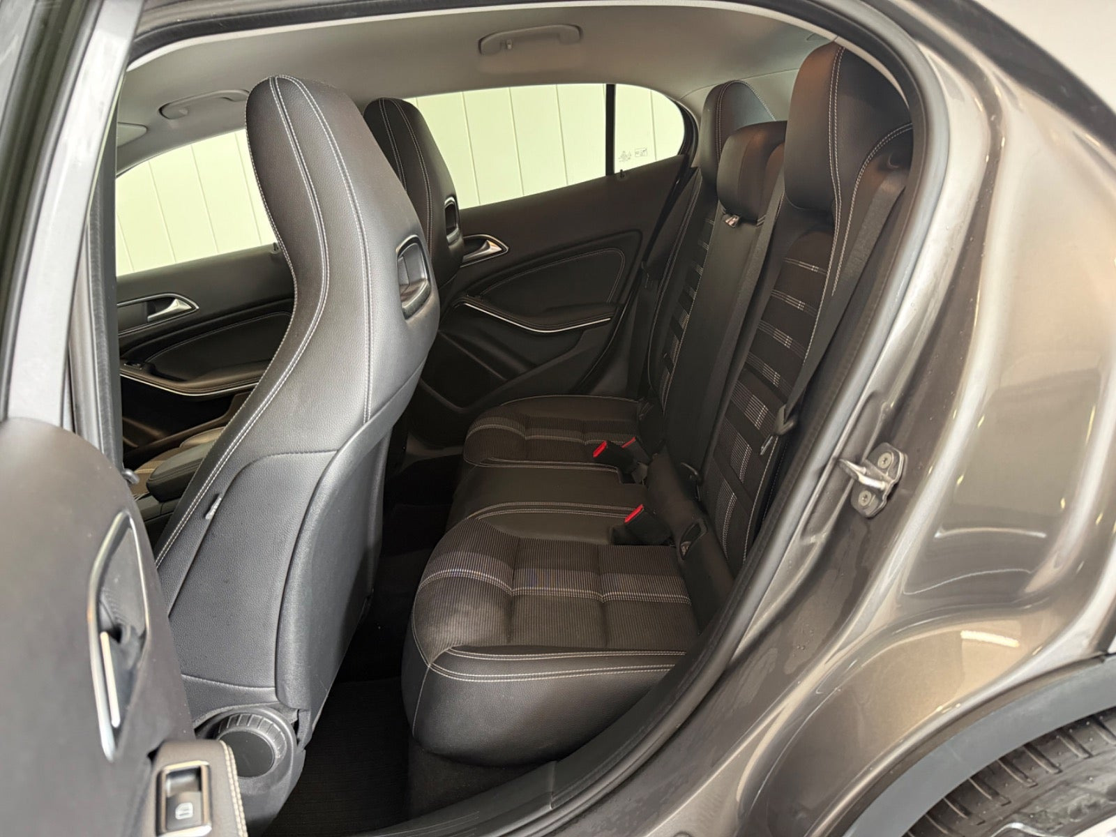 Grå Mercedes GLA220 d fra 2017