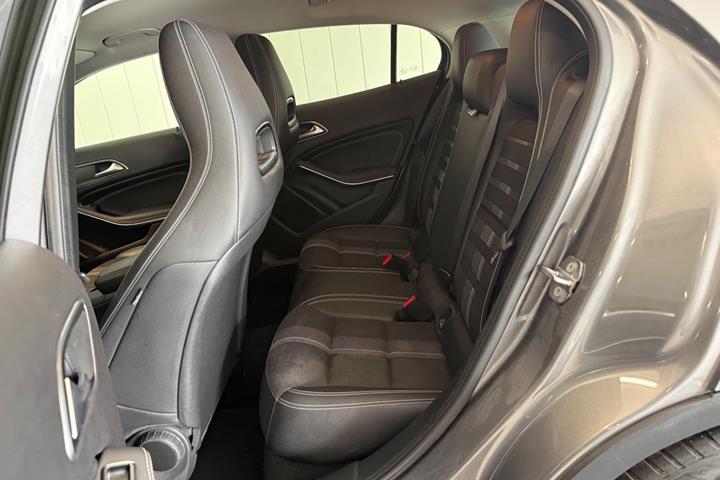 Grå Mercedes GLA220 d fra 2017