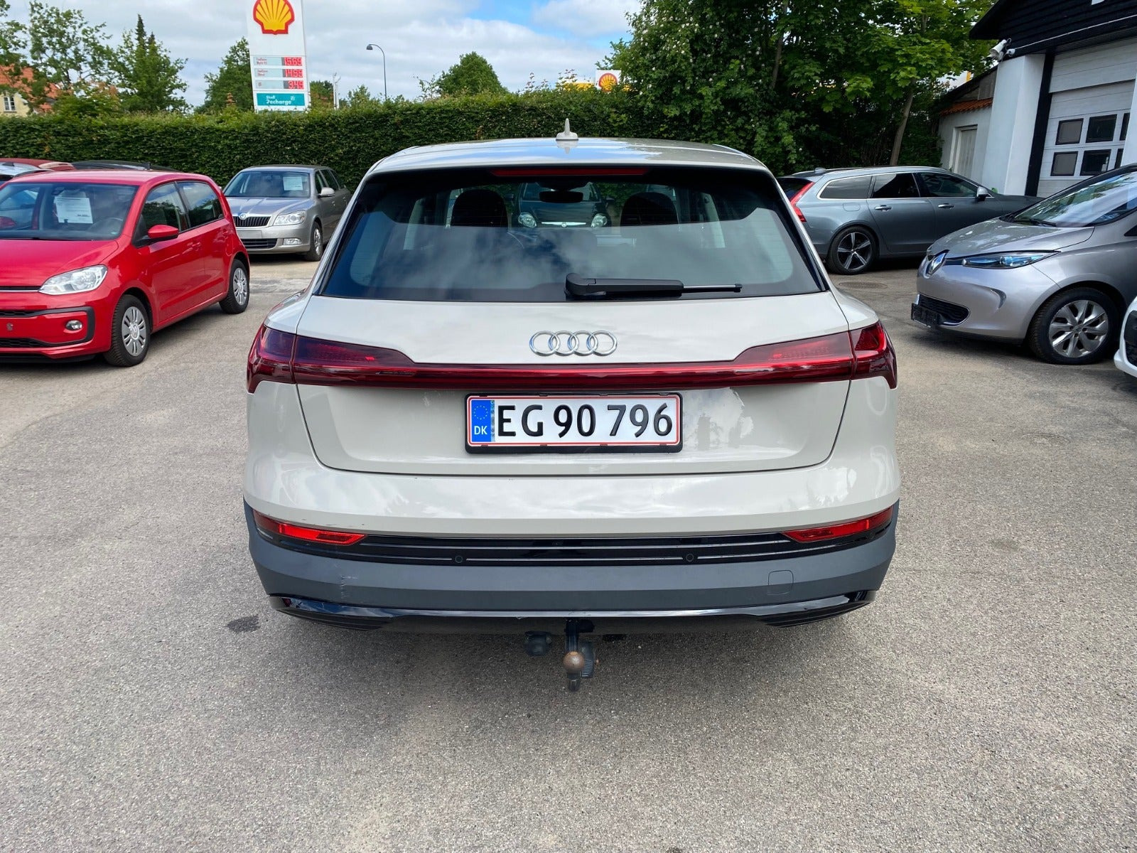 Orange Audi e-tron fra 2021